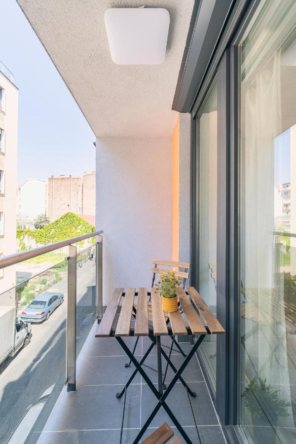 Corvin Apartment With Balcony And Ac Budapest Exterior photo