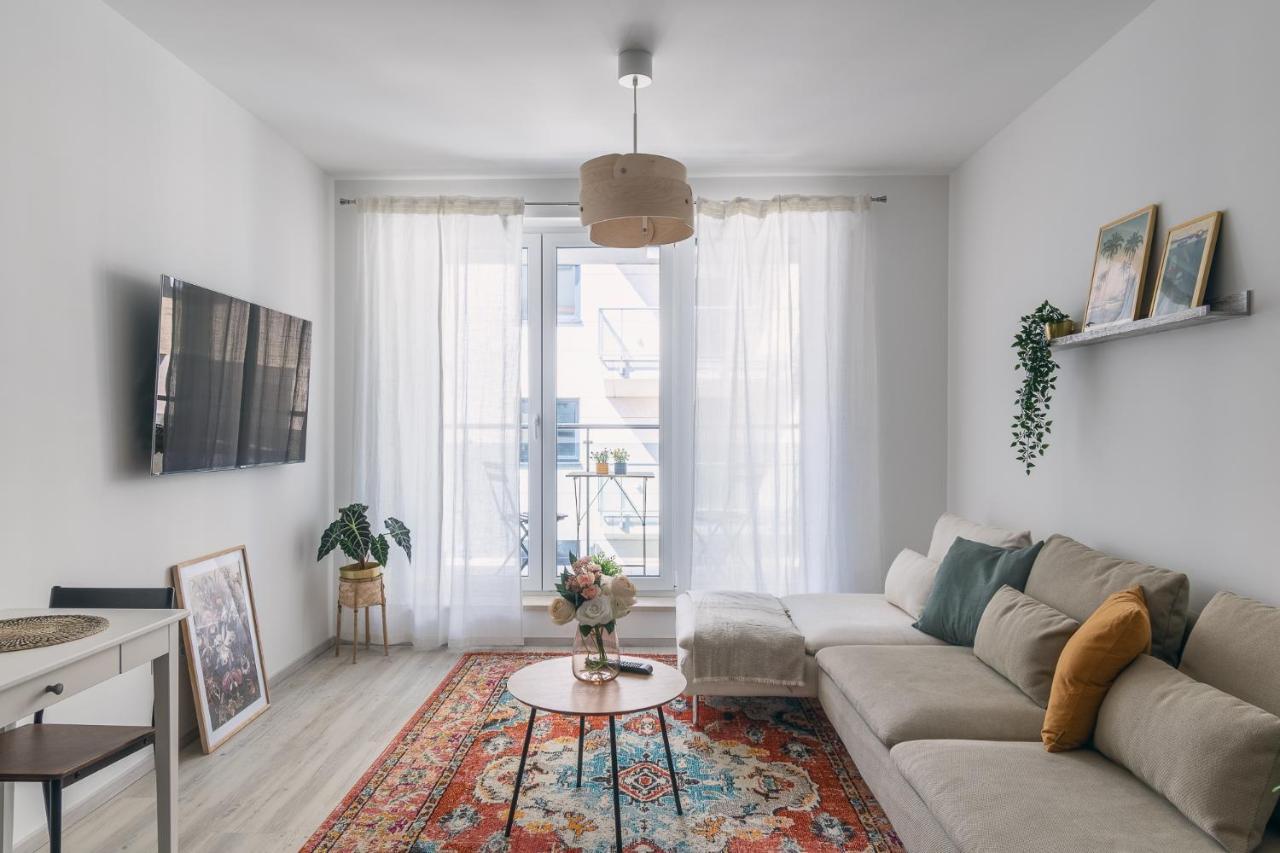 Corvin Apartment With Balcony And Ac Budapest Exterior photo