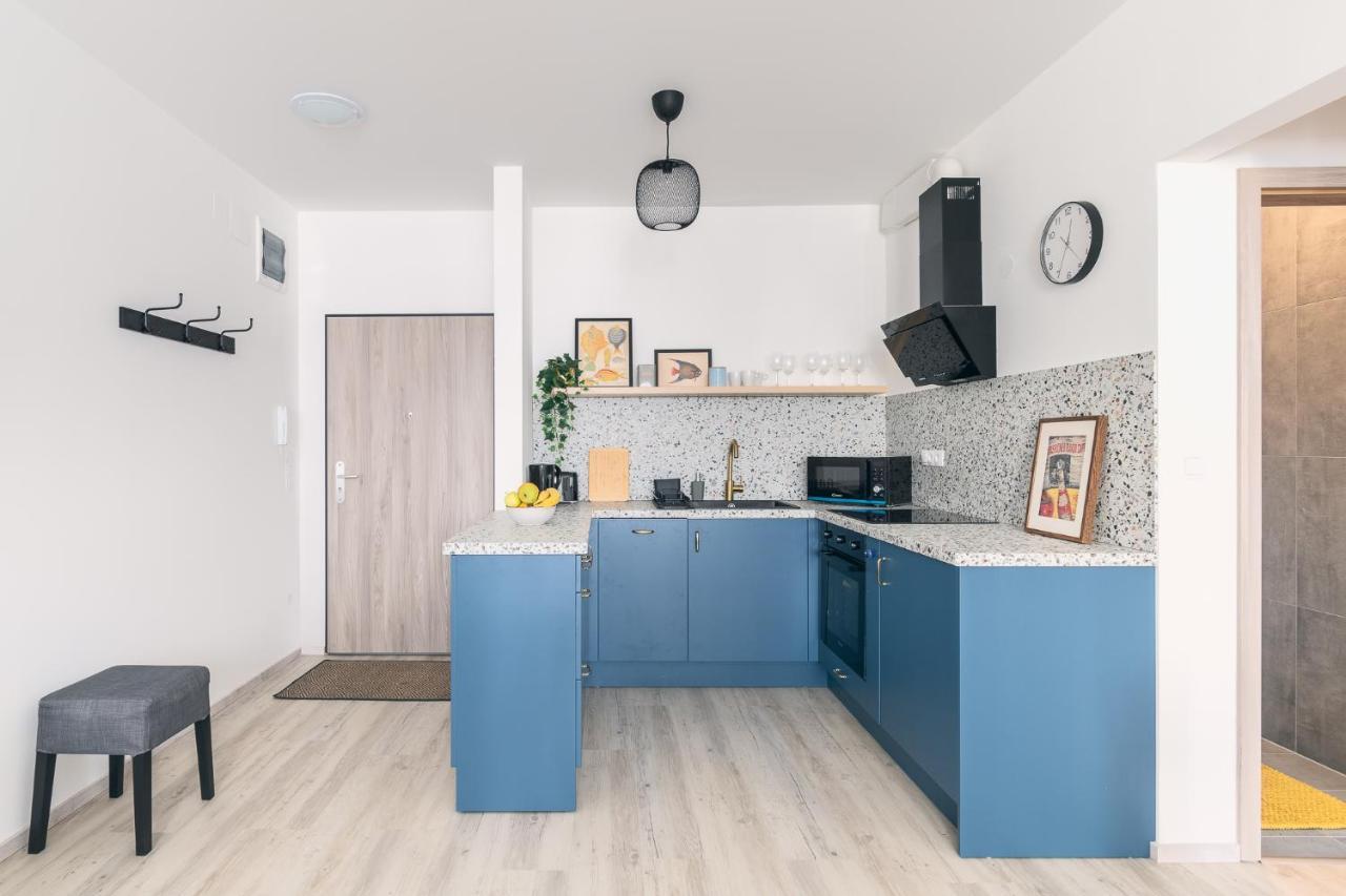 Corvin Apartment With Balcony And Ac Budapest Exterior photo