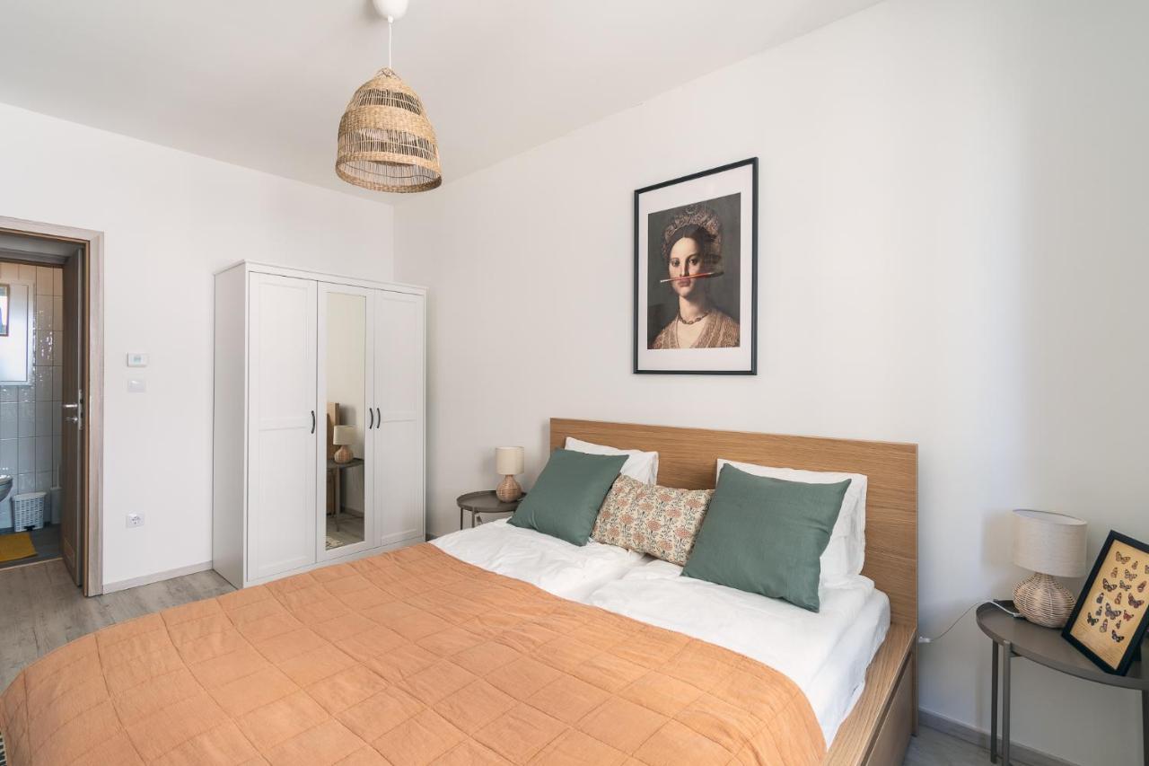Corvin Apartment With Balcony And Ac Budapest Exterior photo