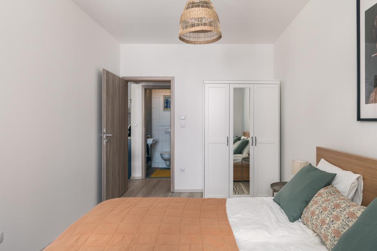 Corvin Apartment With Balcony And Ac Budapest Exterior photo